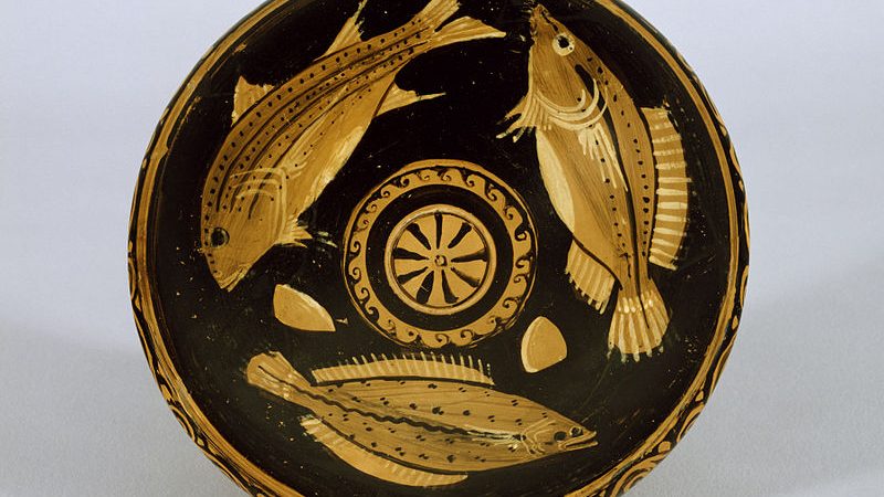 Greek_-_Red-Figure_Fish_Plate_-_Walters_482766_-_Interior
